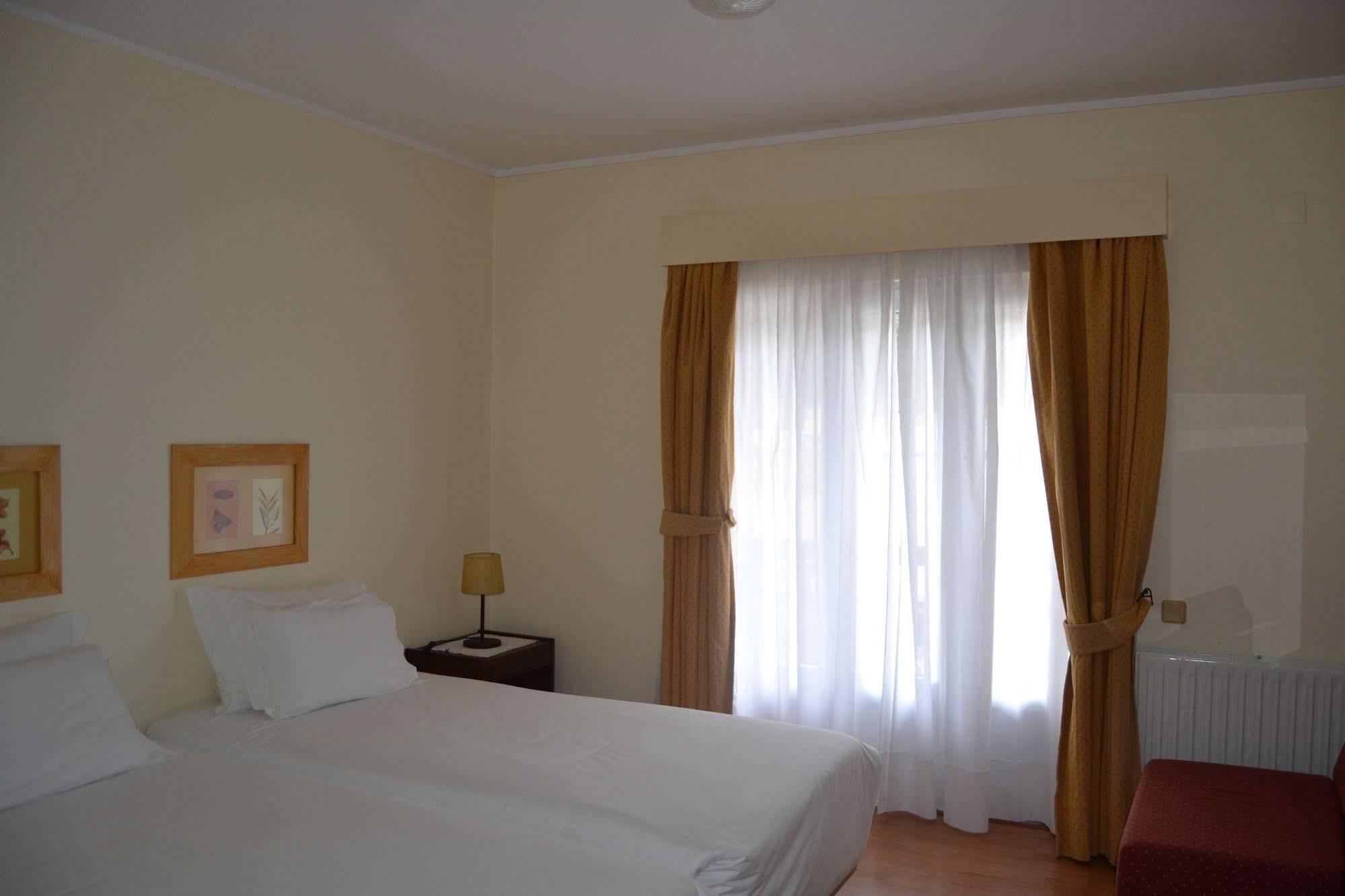 Hotel Carvalho Araujo Geres Bagian luar foto
