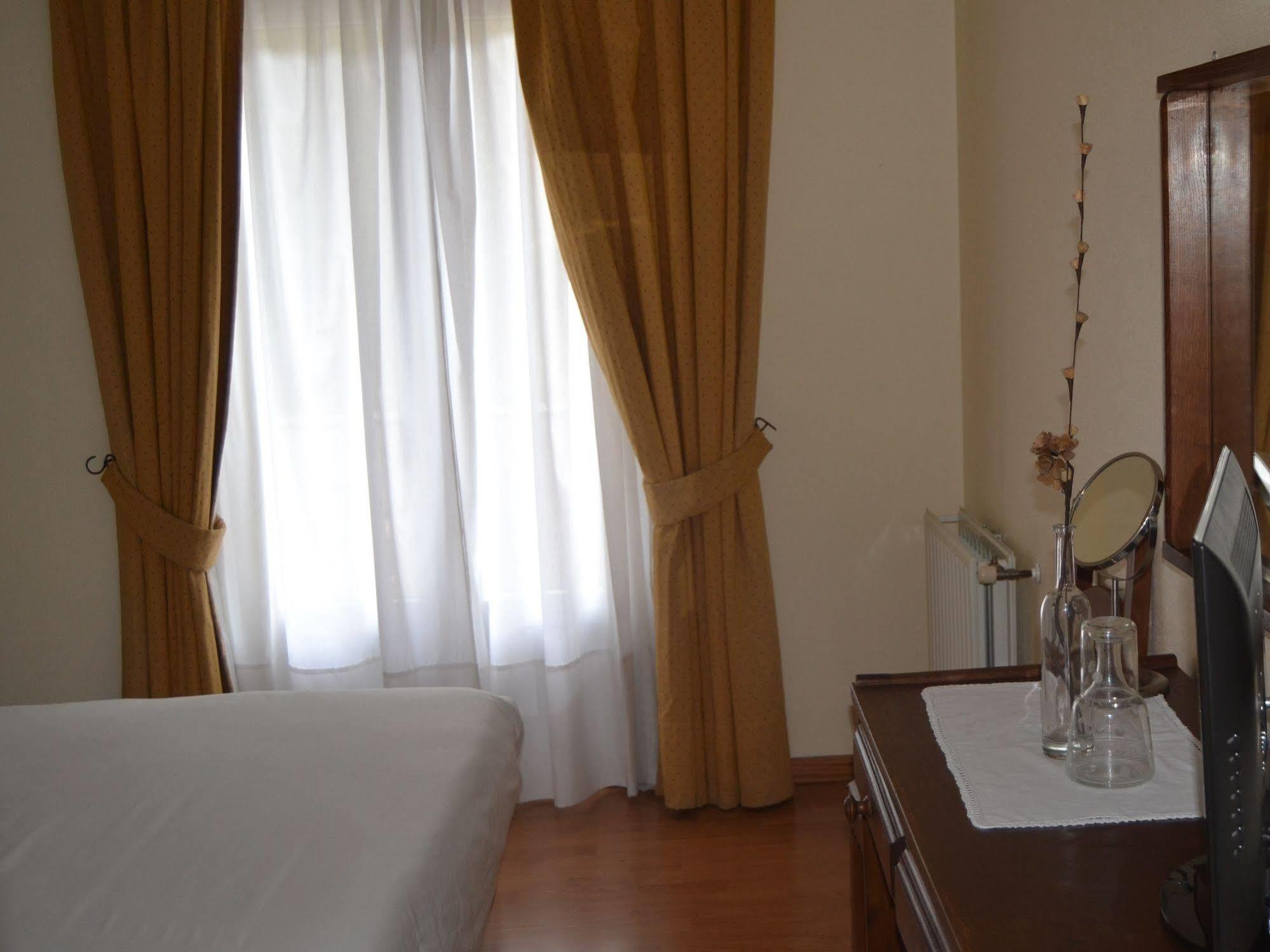 Hotel Carvalho Araujo Geres Bagian luar foto